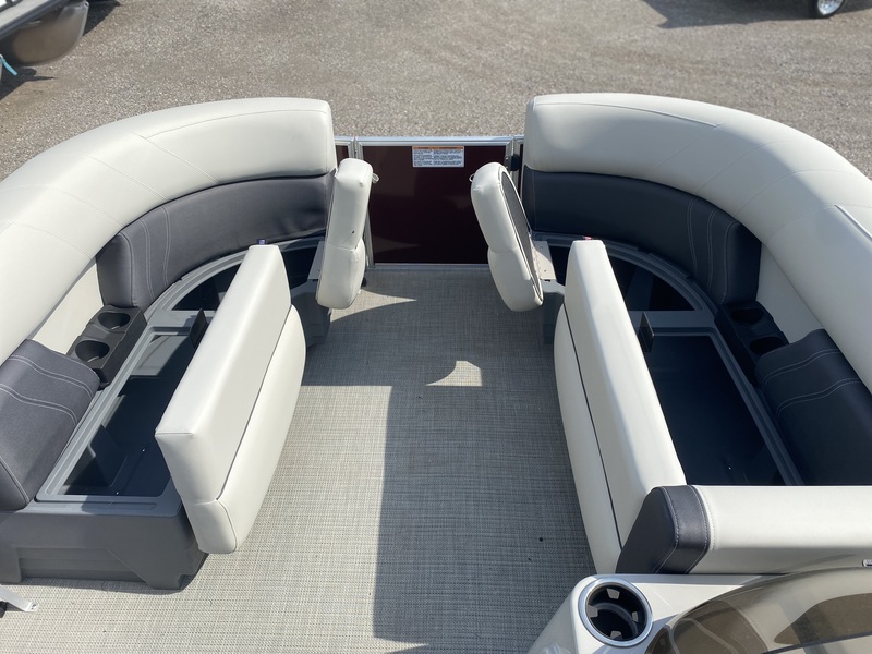 Boats  2025 Sylvan Mirage 820 Cruise  Photo