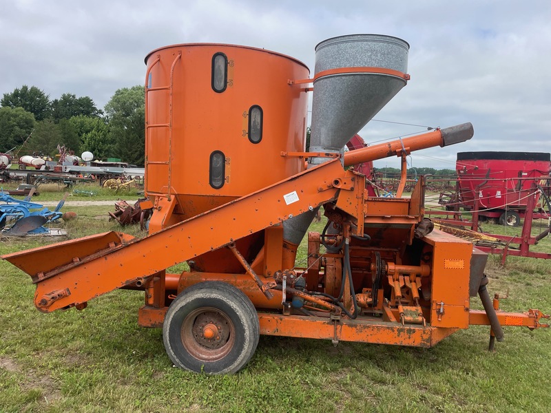 Grain Handling  Bearcat 950 Mixmill Hammermill Photo