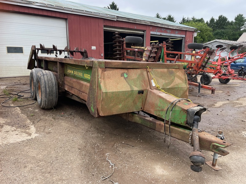 John Deere 680 Tandem Manure Spreader - Double Beater