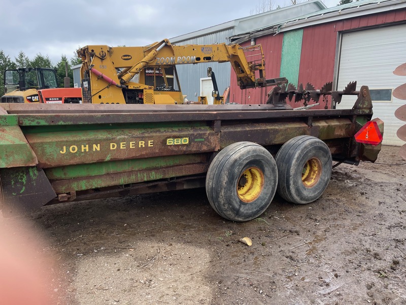 Manure Equipment  John Deere 680 Tandem Manure Spreader - Double Beater Photo