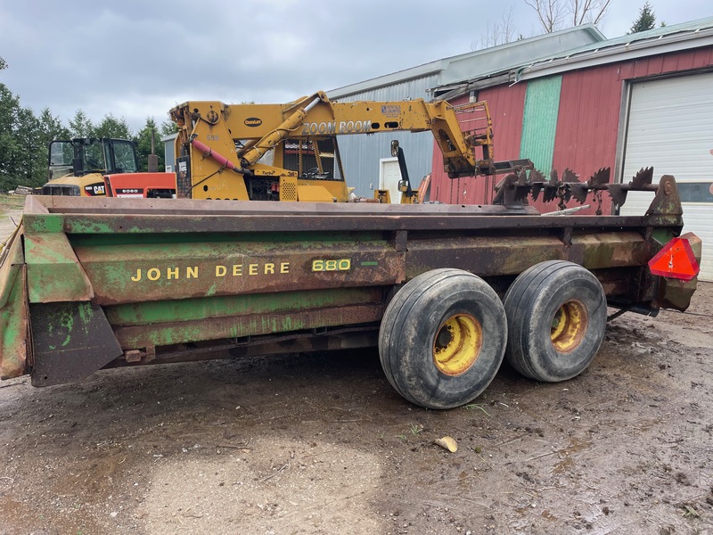 Manure Equipment  John Deere 680 Tandem Manure Spreader - Double Beater Photo