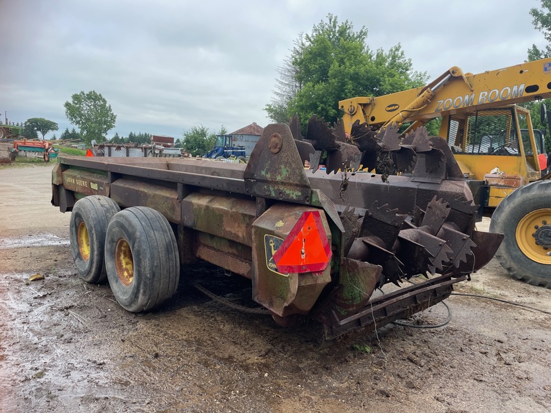 Manure Equipment  John Deere 680 Tandem Manure Spreader - Double Beater Photo