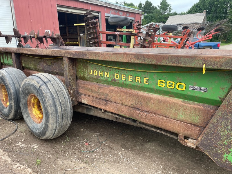 Manure Equipment  John Deere 680 Tandem Manure Spreader - Double Beater Photo