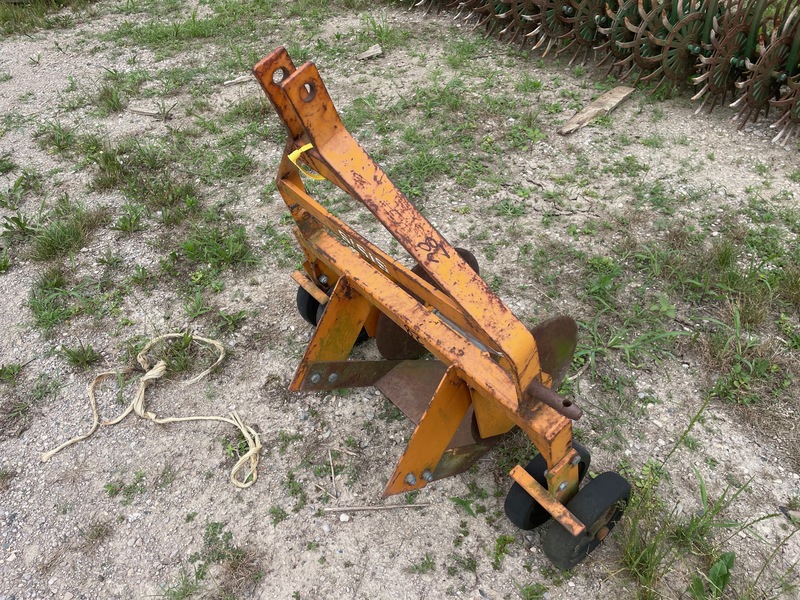 Tillage - Other  Sod-Garlic Lifter - 3 Point Hitch Photo