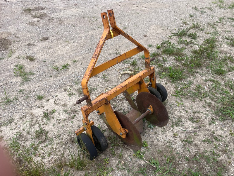 Tillage - Other  Sod-Garlic Lifter - 3 Point Hitch Photo
