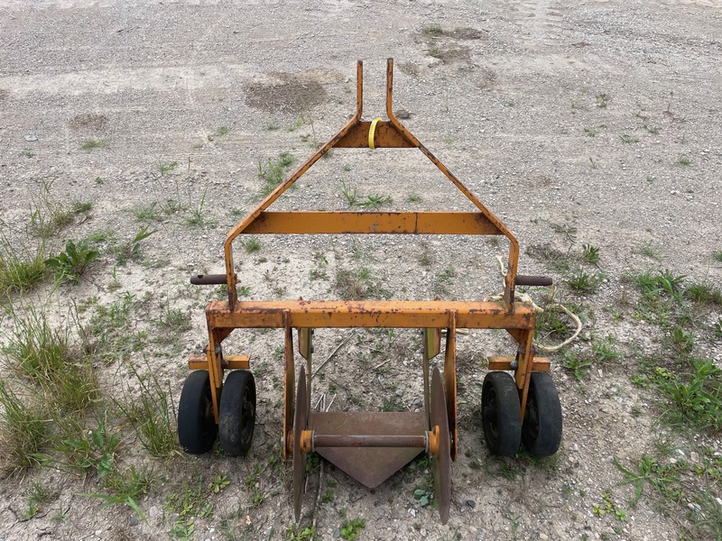 Tillage - Other  Sod-Garlic Lifter - 3 Point Hitch Photo
