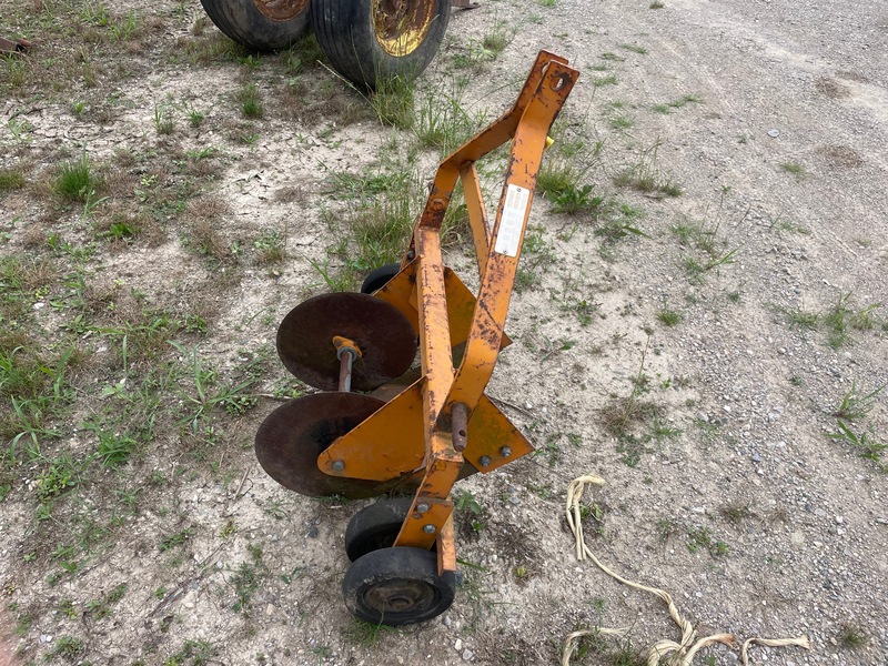 Tillage - Other  Sod-Garlic Lifter - 3 Point Hitch Photo