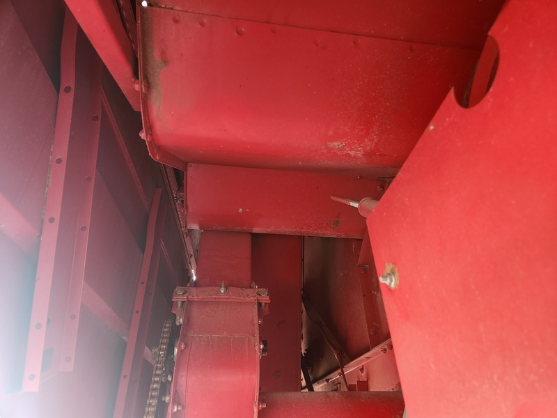 Combines & Harvesting Equipment  Case IH 1680 Combine  Photo