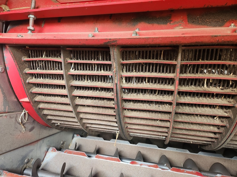 Combines & Harvesting Equipment  Case IH 1680 Combine  Photo