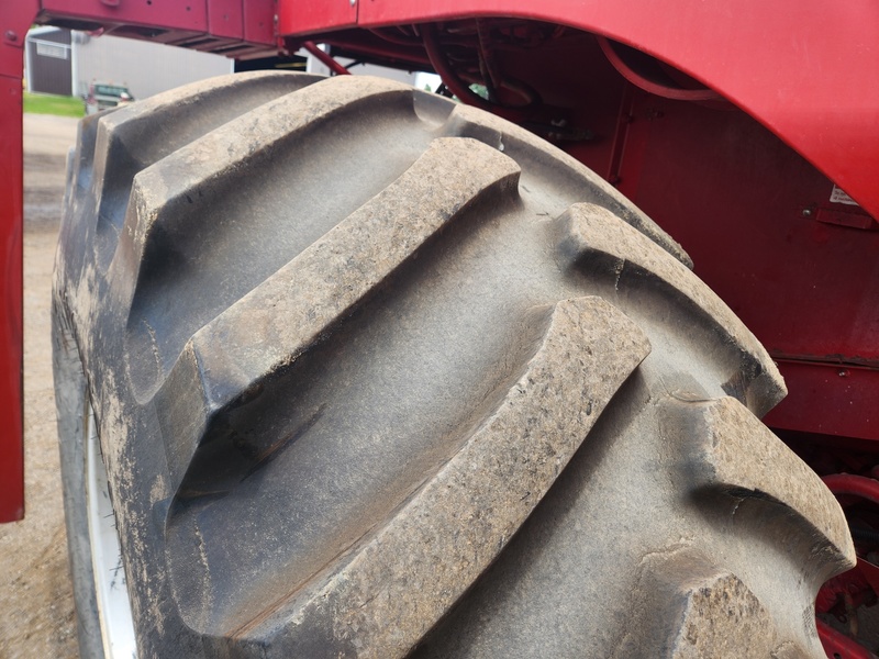 Combines & Harvesting Equipment  Case IH 1680 Combine  Photo