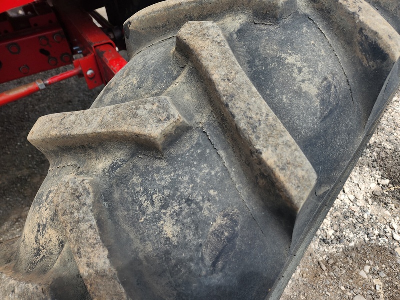 Combines & Harvesting Equipment  Case IH 1680 Combine  Photo