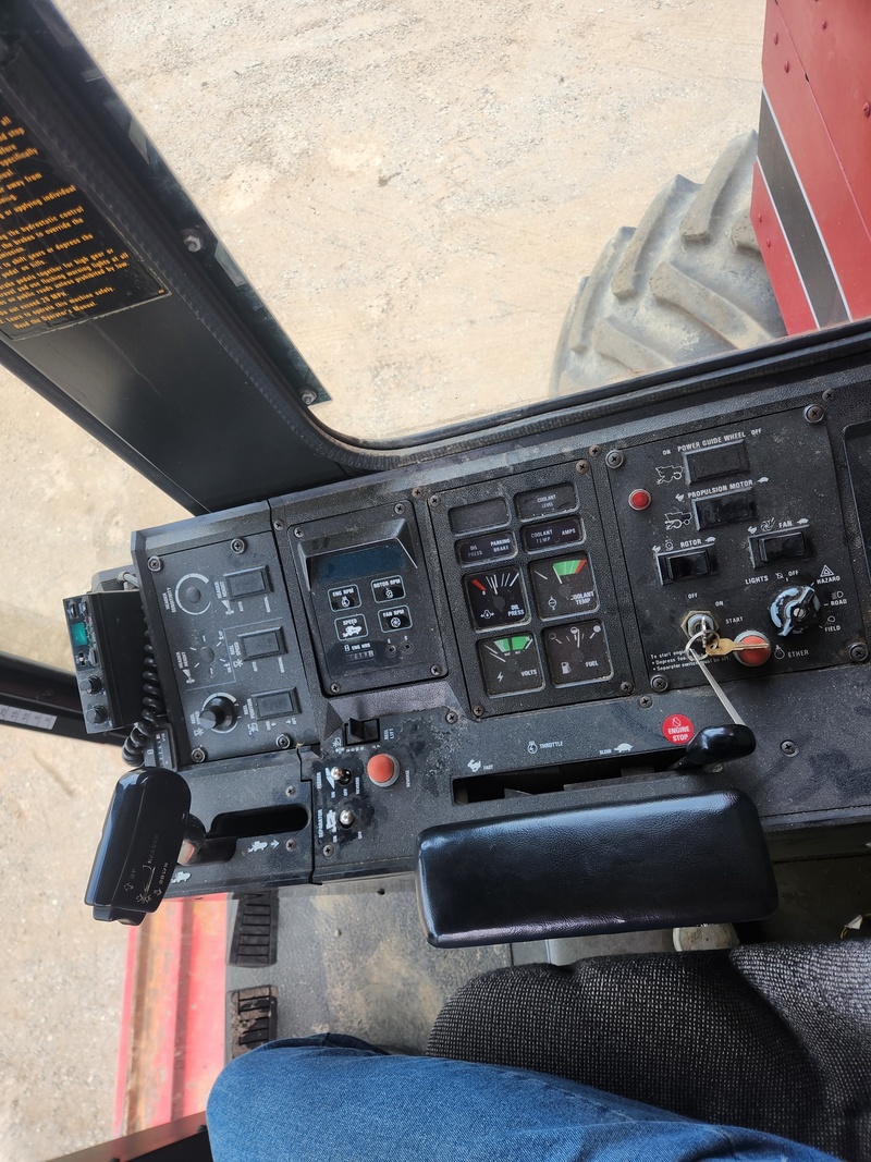 Combines & Harvesting Equipment  Case IH 1680 Combine  Photo