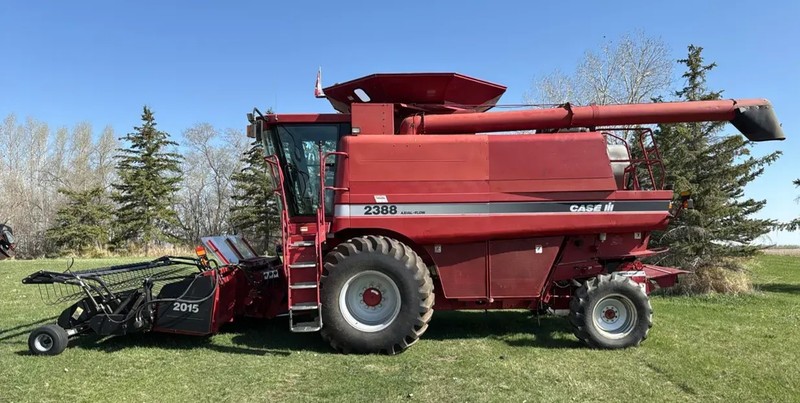 Combines & Harvesting Equipment  Case IH 2388 Combine   Photo