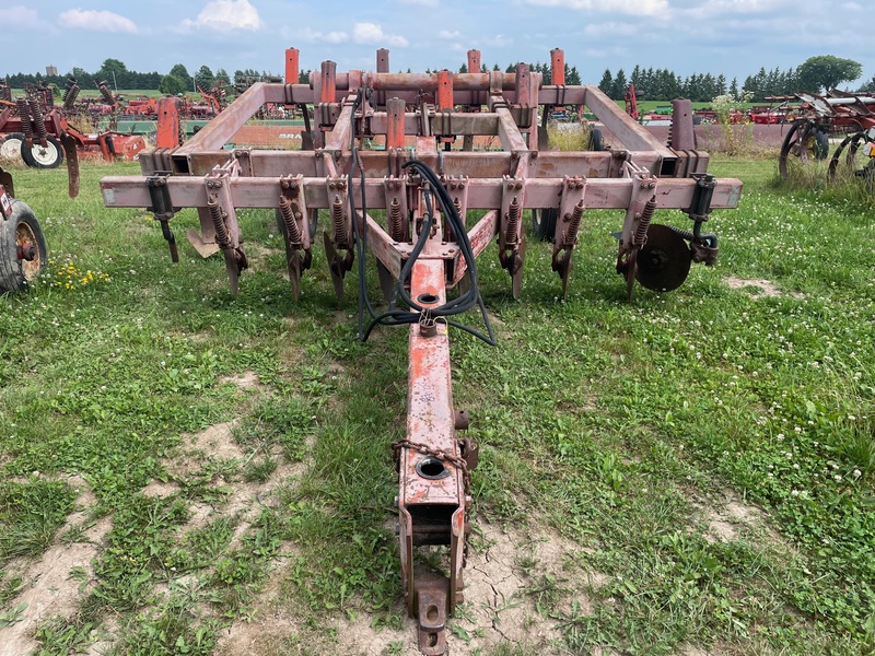 Tillage - Discs  White 435 Disc Chisel Plow - 10 Teeth Photo