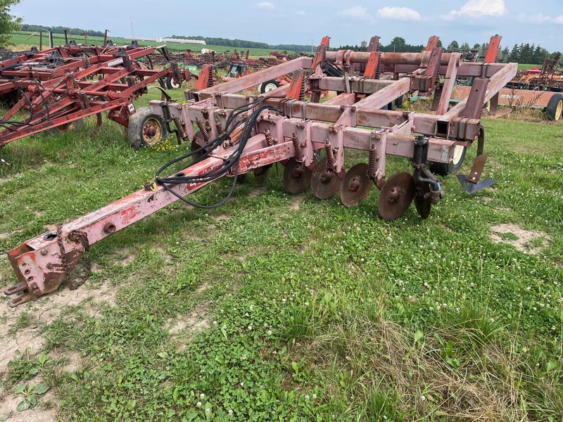 Tillage - Discs  White 435 Disc Chisel Plow - 10 Teeth Photo