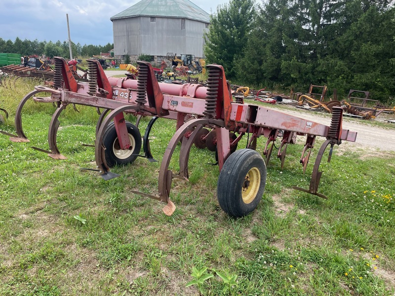 Tillage - Discs  White 435 Disc Chisel Plow - 10 Teeth Photo