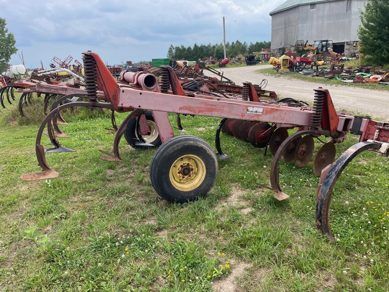 Tillage - Discs  White 435 Disc Chisel Plow - 10 Teeth Photo