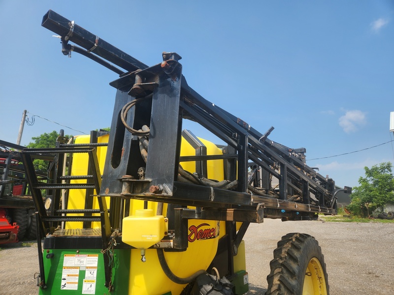Sprayers  Demco 1250 Pulltype Sprayer  Photo