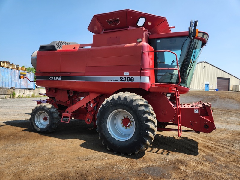 Combines & Harvesting Equipment  Case IH 2388 Combine   Photo
