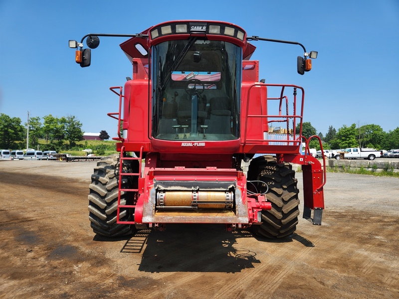 Combines & Harvesting Equipment  Case IH 2388 Combine   Photo