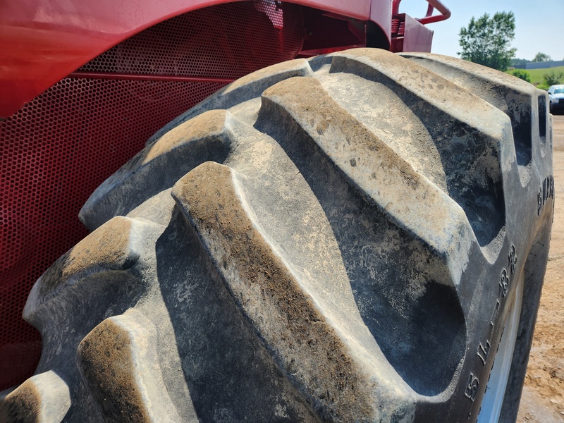 Combines & Harvesting Equipment  Case IH 2388 Combine   Photo