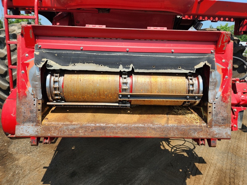 Combines & Harvesting Equipment  Case IH 2388 Combine   Photo