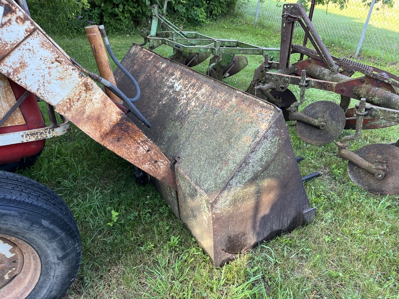 International 444 Tractor Loader 