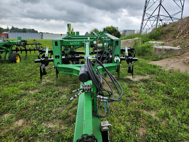 Soil Savers and Chisel Plows  John Deere 2700 Disc Ripper Photo