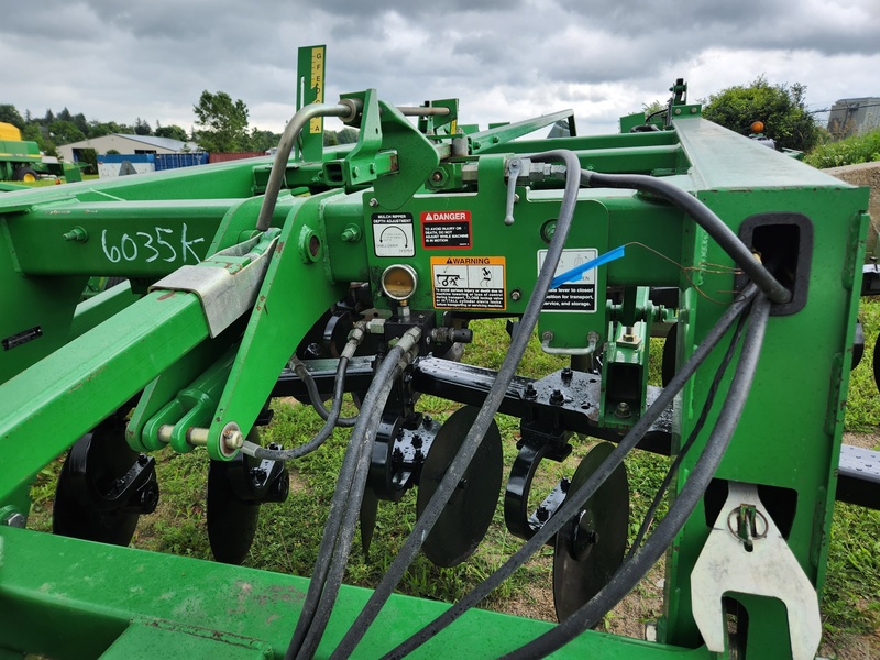 Soil Savers and Chisel Plows  John Deere 2700 Disc Ripper Photo
