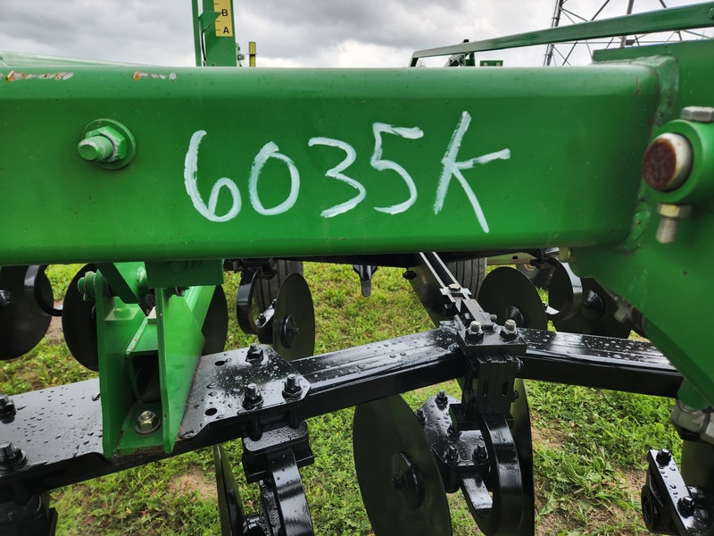 Soil Savers and Chisel Plows  John Deere 2700 Disc Ripper Photo