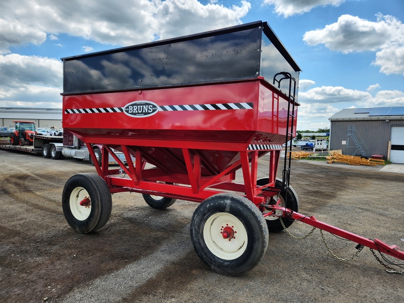 Wagons and Buggies  Bruns 400 Gravity Wagon  Photo