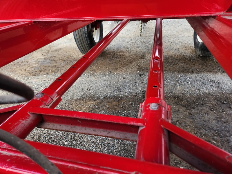 Wagons and Buggies  Bruns 400 Gravity Wagon  Photo