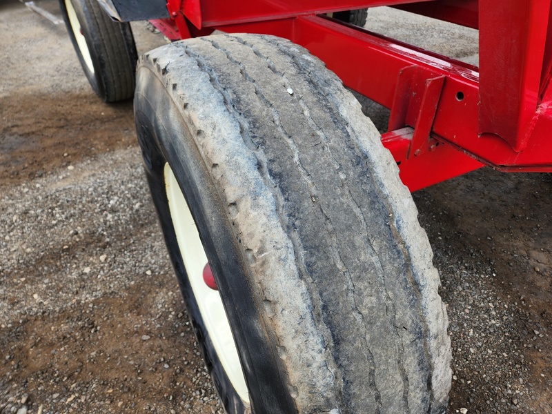 Wagons and Buggies  Bruns 400 Gravity Wagon  Photo