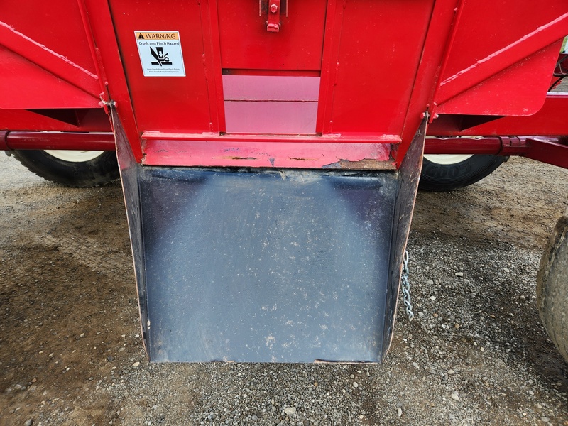 Wagons and Buggies  Bruns 400 Gravity Wagon  Photo