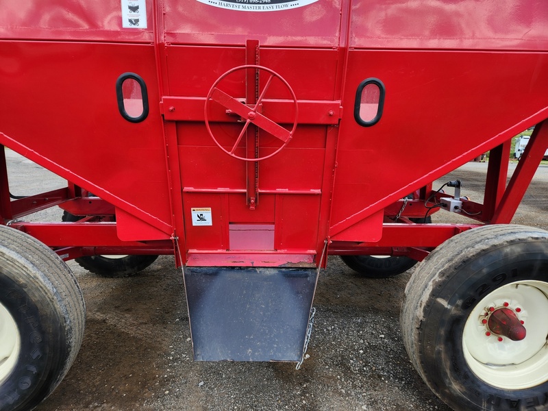 Wagons and Buggies  Bruns 400 Gravity Wagon  Photo