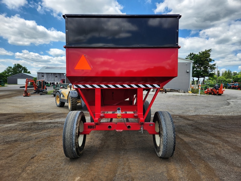 Wagons and Buggies  Bruns 400 Gravity Wagon  Photo