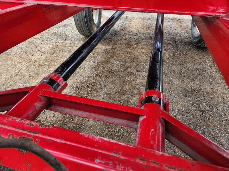 Wagons and Buggies  Bruns 400 Gravity Wagon  Photo