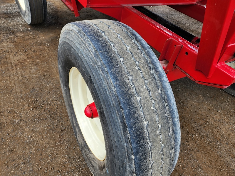 Wagons and Buggies  Bruns 400 Gravity Wagon  Photo