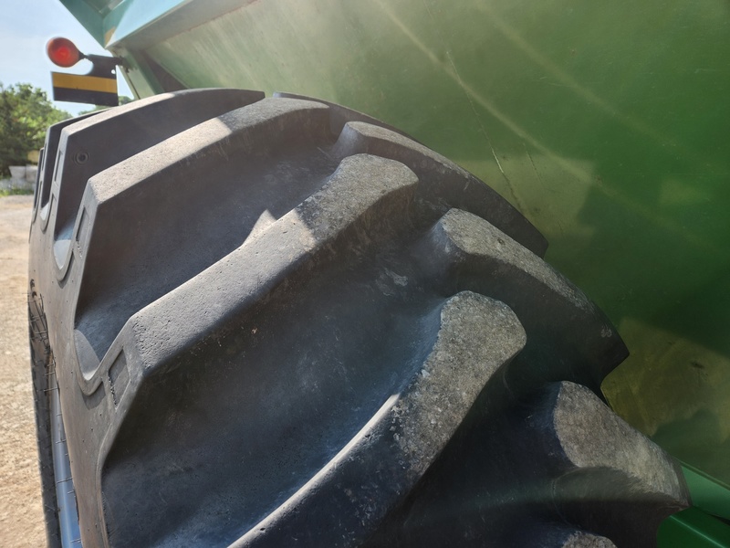 Grain Cart  Frontier GC1107 Grain Cart  Photo
