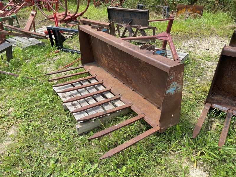 Attachments  John Deere Manure Fork - 6ft Photo