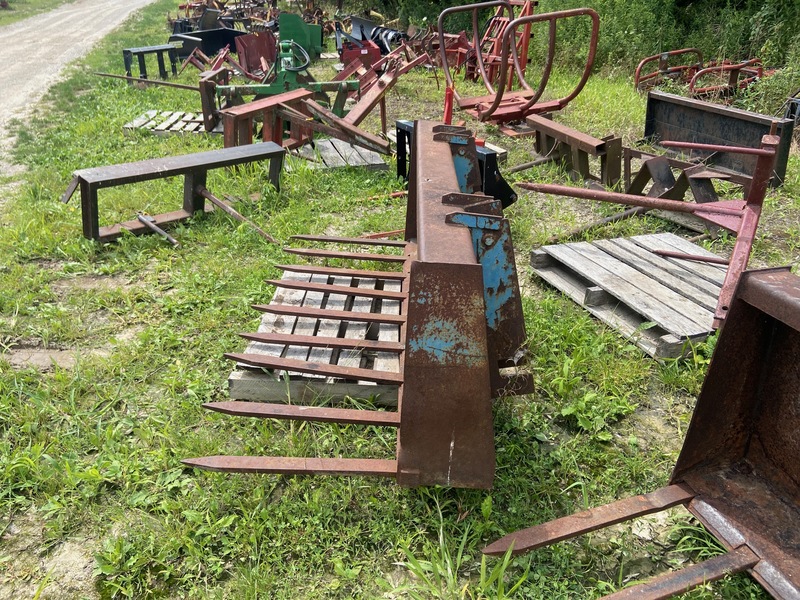 Attachments  John Deere Manure Fork - 6ft Photo