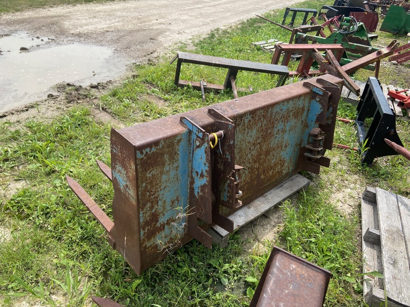 Attachments  John Deere Manure Fork - 6ft Photo