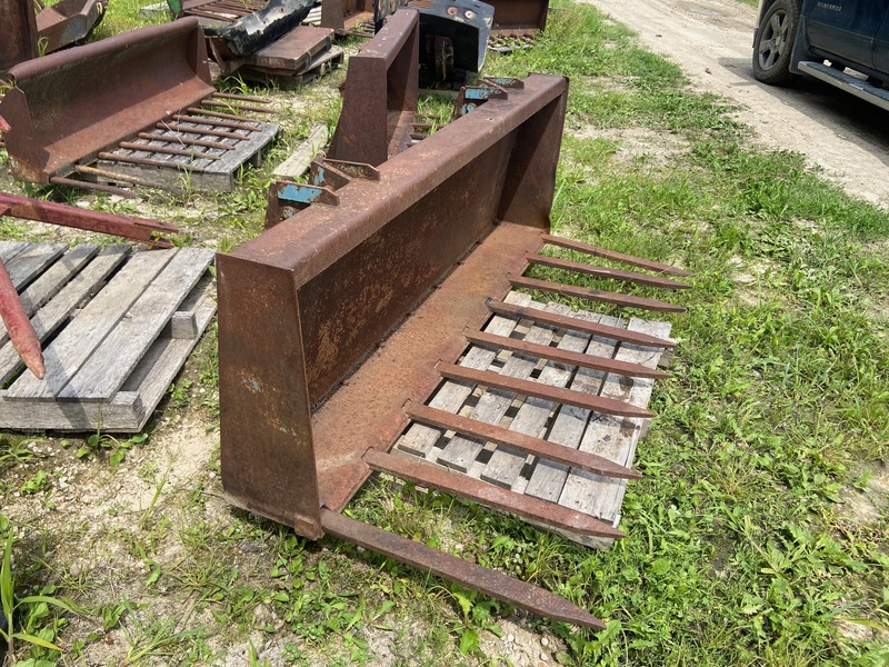 Attachments  John Deere Manure Fork - 6ft Photo
