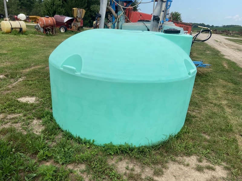 Chemical/Fertilizer Application  Liquid Tank - 800 Gallons Photo