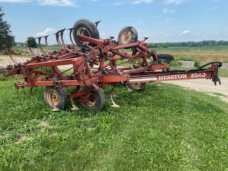 Hesston 2240 Cultivator with Harrows - 22ft