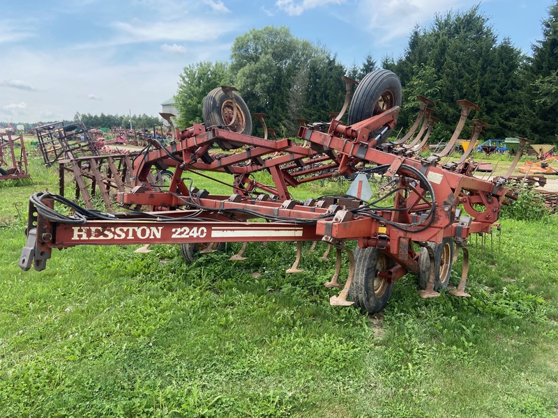 Tillage - Cultivators  Hesston 2240 Cultivator with Harrows - 22ft Photo