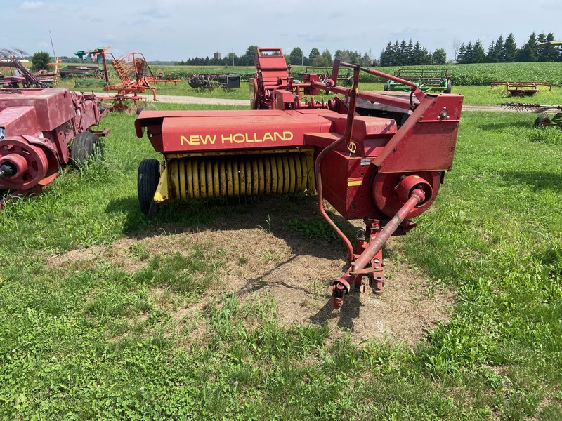 New Holland 273 Small Square Baler with Thrower