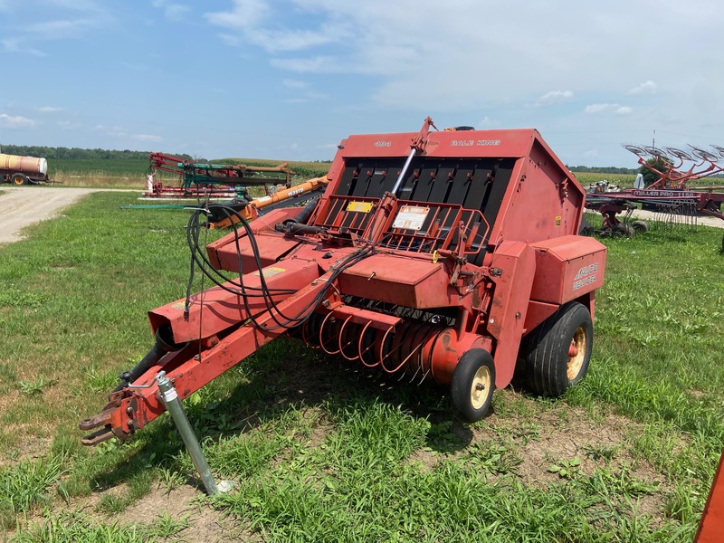 New Idea 484 Round Baler with Monitor