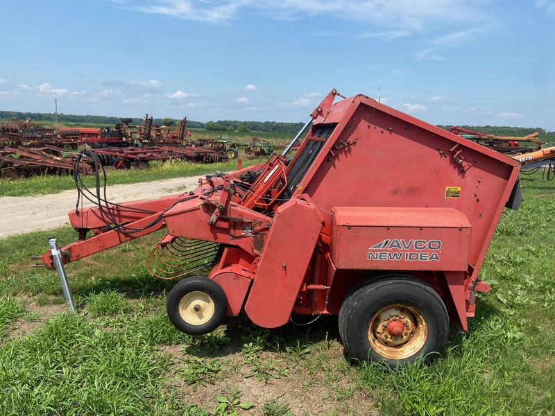 Hay/Forage/Livestock  New Idea 484 Round Baler with Monitor Photo