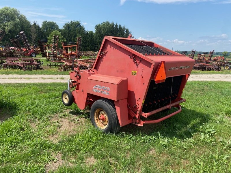 Hay/Forage/Livestock  New Idea 484 Round Baler with Monitor Photo